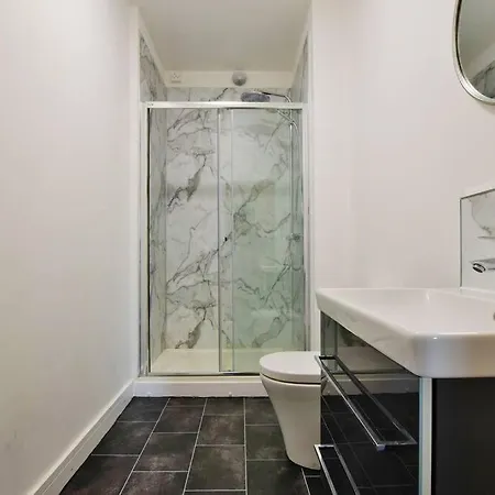 Free Parking - Charming 2-Br Flat Near Salford Royal Apartment Manchester Exterior photo