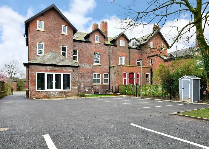 Free Parking - Charming 2-Br Flat Near Salford Royal